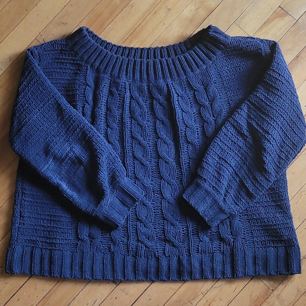 AE / Slouchy cable knit sweater